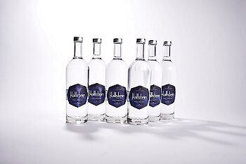 HALLSTEIN ARTESIAN WATER JETZT NEU IN 750ml GLASFLASCHEN.